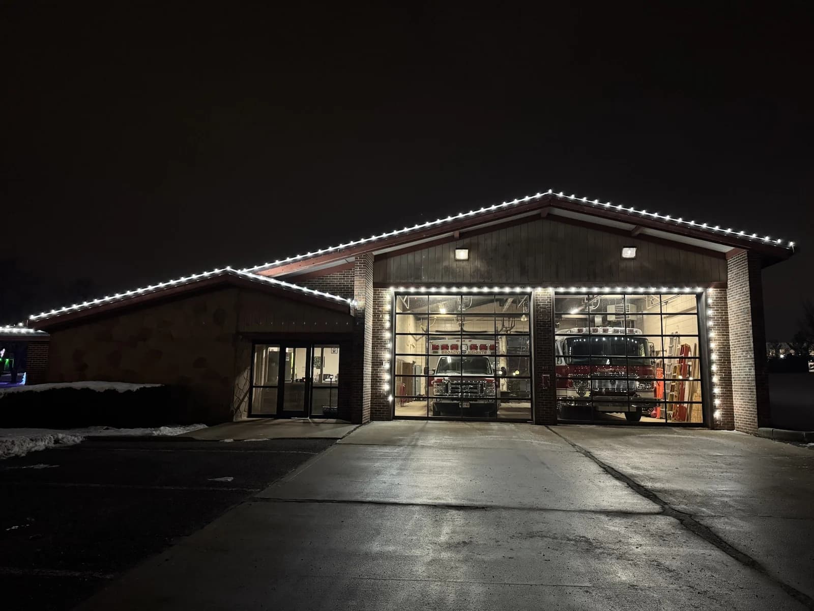 White roofline lighting on a fire station in Broadview Heights, installed by Shoreline